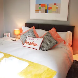 https://paradise-house-central-york-free-parking-garden.yorkshirehotels.net