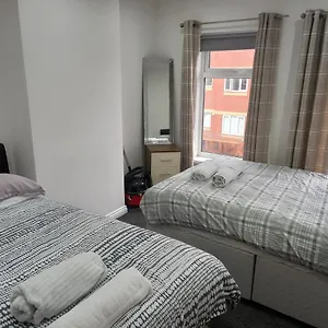 Apartment With Roof Terrace Close To City Centre, Cardiff