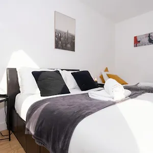 https://cozy-2-bed-apartment-in-central-london.cambridgehotelsuk.com