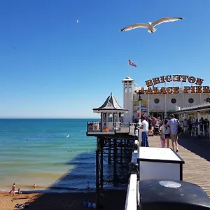 https://central-brighton-town-house.brighton-hotels-england.com