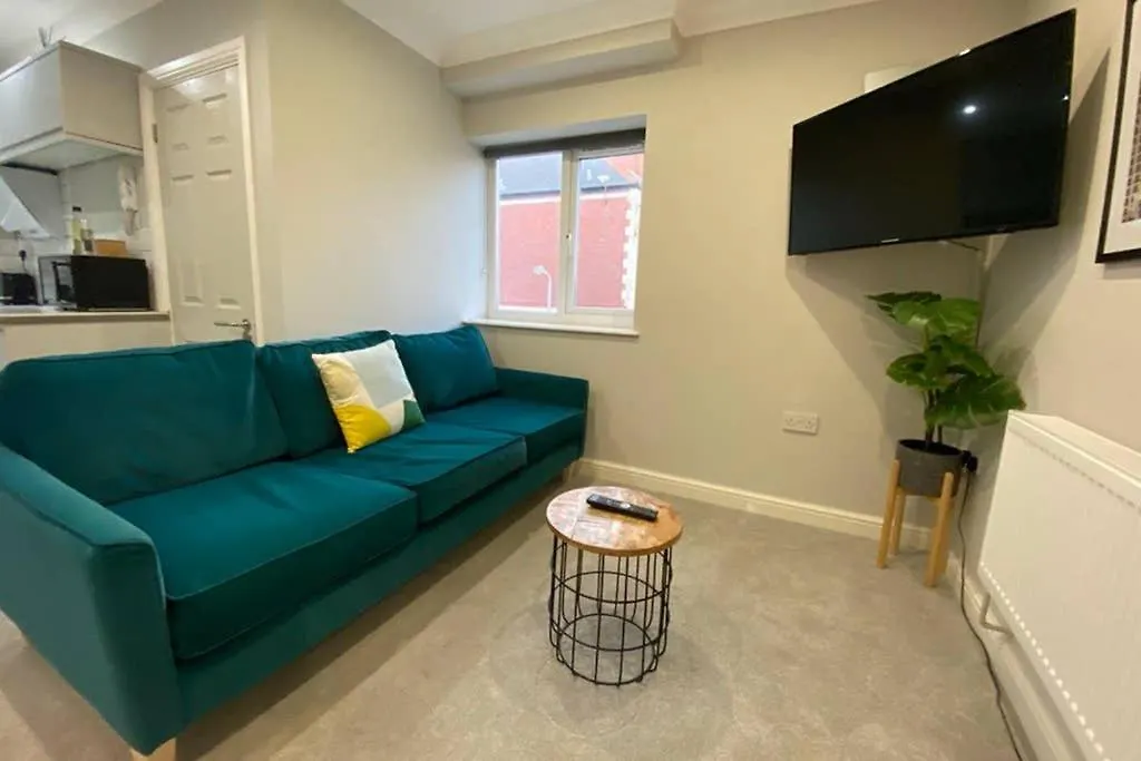 Stylish Apartment For 2 Nr Centre & Victoria Park Cardiff 0*,